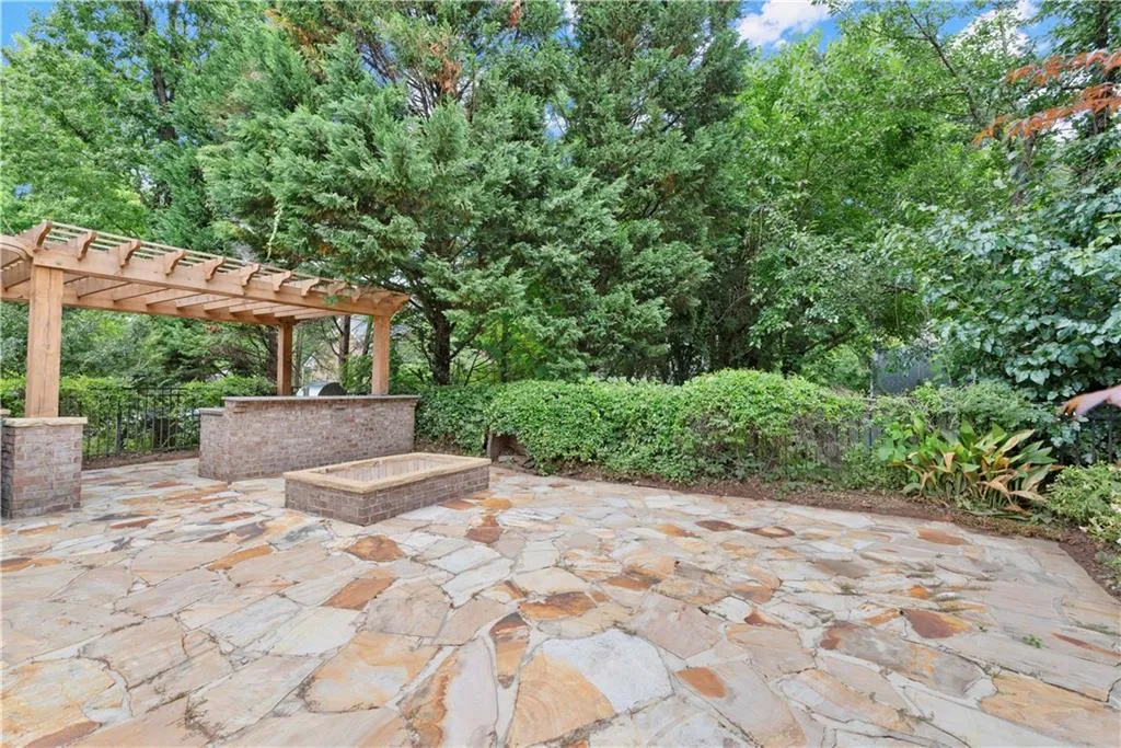 86 W Belle Isle Road, Atlanta, Georgia 30342, 4 Bedrooms Bedrooms, ,4 BathroomsBathrooms,Residential,Sold,86 W Belle Isle Road,7062061