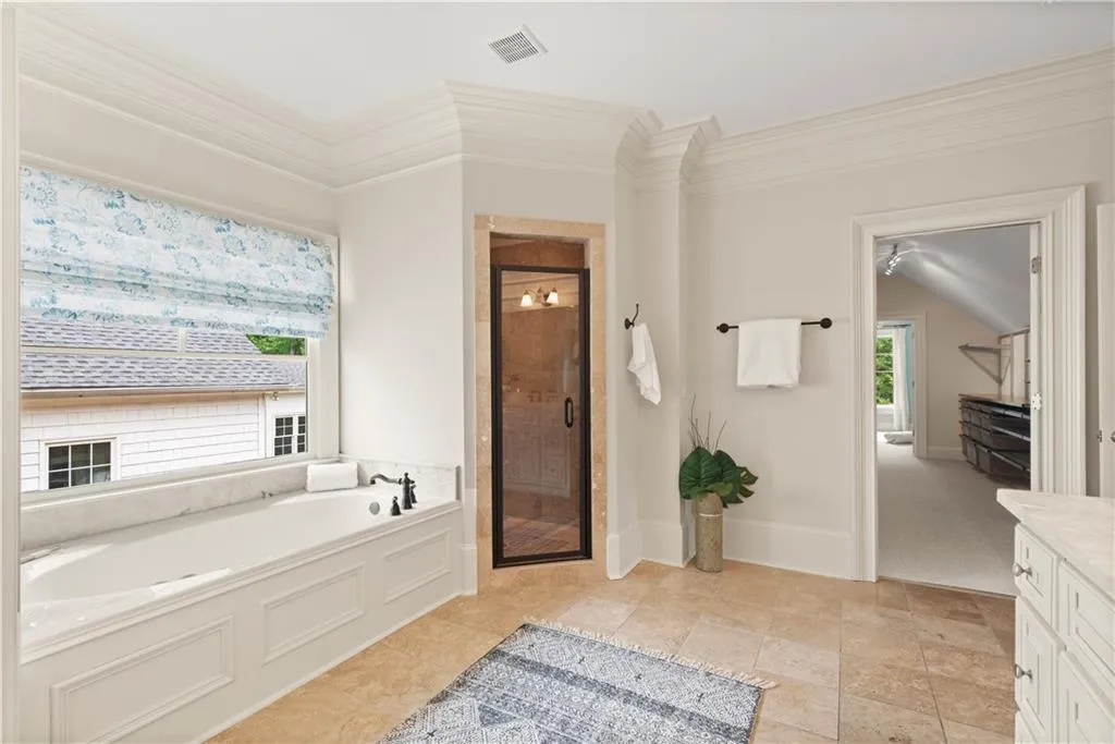 86 W Belle Isle Road, Atlanta, Georgia 30342, 4 Bedrooms Bedrooms, ,4 BathroomsBathrooms,Residential,Sold,86 W Belle Isle Road,7062061