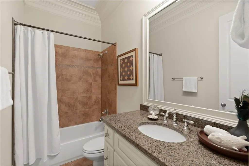 86 W Belle Isle Road, Atlanta, Georgia 30342, 4 Bedrooms Bedrooms, ,4 BathroomsBathrooms,Residential,Sold,86 W Belle Isle Road,7062061