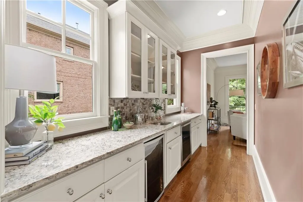 86 W Belle Isle Road, Atlanta, Georgia 30342, 4 Bedrooms Bedrooms, ,4 BathroomsBathrooms,Residential,Sold,86 W Belle Isle Road,7062061