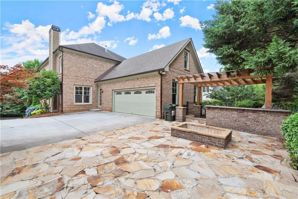 86 W Belle Isle Road, Atlanta, Georgia 30342, 4 Bedrooms Bedrooms, ,4 BathroomsBathrooms,Residential,Sold,86 W Belle Isle Road,7062061