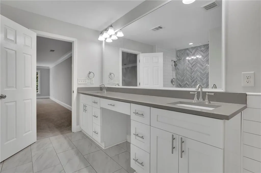 Upscale Spa En-Suite Primary Bath