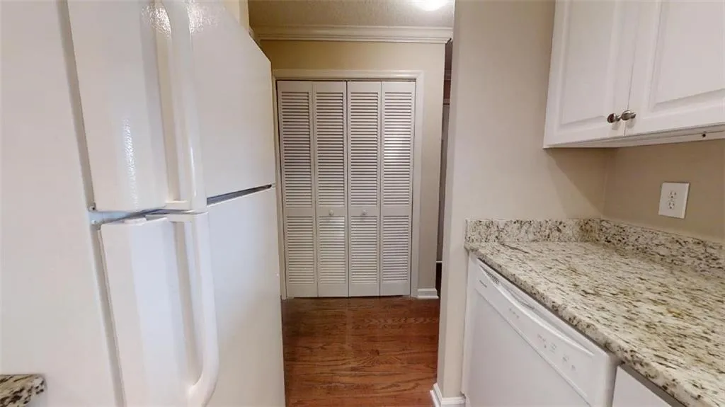 300 Johnson Ferry Road Ne Unit B712, Sandy Springs, Georgia 30328, 1 Bedroom Bedrooms, ,1 BathroomBathrooms,Residential,Sold,300 Johnson Ferry Road Ne Unit B712,7201269