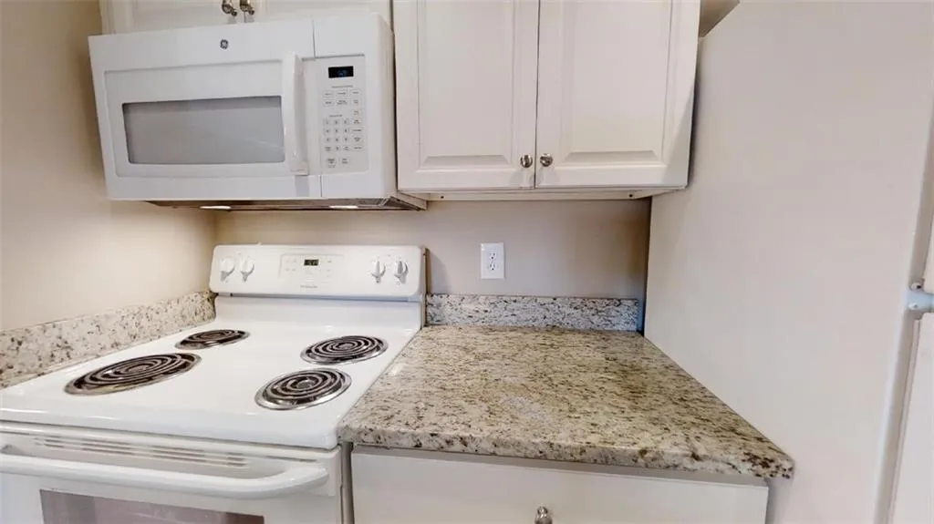 300 Johnson Ferry Road Ne Unit B712, Sandy Springs, Georgia 30328, 1 Bedroom Bedrooms, ,1 BathroomBathrooms,Residential,Sold,300 Johnson Ferry Road Ne Unit B712,7201269
