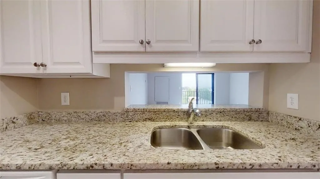 300 Johnson Ferry Road Ne Unit B712, Sandy Springs, Georgia 30328, 1 Bedroom Bedrooms, ,1 BathroomBathrooms,Residential,Sold,300 Johnson Ferry Road Ne Unit B712,7201269