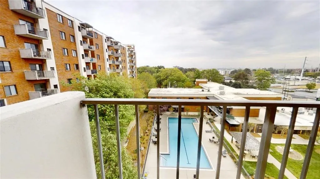 300 Johnson Ferry Road Ne Unit B712, Sandy Springs, Georgia 30328, 1 Bedroom Bedrooms, ,1 BathroomBathrooms,Residential,Sold,300 Johnson Ferry Road Ne Unit B712,7201269