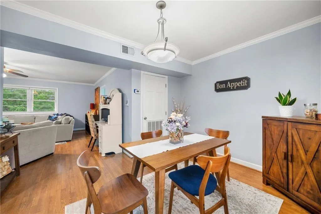 3660 Peachtree Road Ne Unit 6a, Atlanta, Georgia 30319, 2 Bedrooms Bedrooms, ,2 BathroomsBathrooms,Residential,For Sale,3660 Peachtree Road Ne Unit 6a,7649183