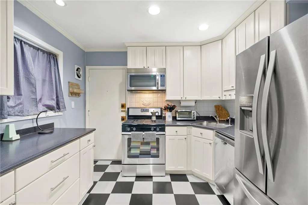 3660 Peachtree Road Ne Unit 6a, Atlanta, Georgia 30319, 2 Bedrooms Bedrooms, ,2 BathroomsBathrooms,Residential,For Sale,3660 Peachtree Road Ne Unit 6a,7649183