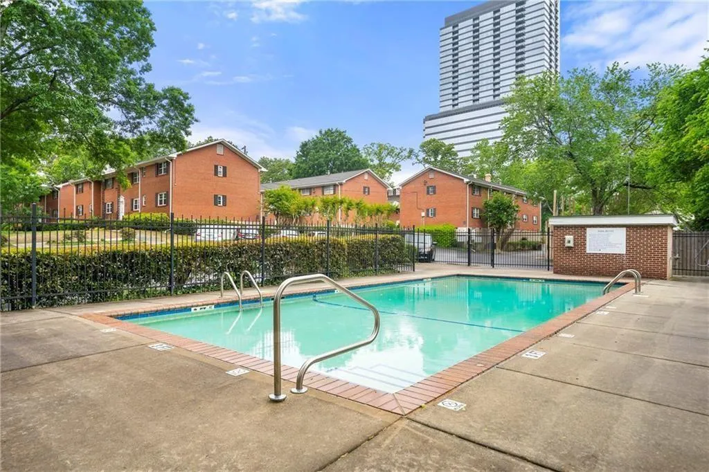 3660 Peachtree Road Ne Unit 6a, Atlanta, Georgia 30319, 2 Bedrooms Bedrooms, ,2 BathroomsBathrooms,Residential,For Sale,3660 Peachtree Road Ne Unit 6a,7649183