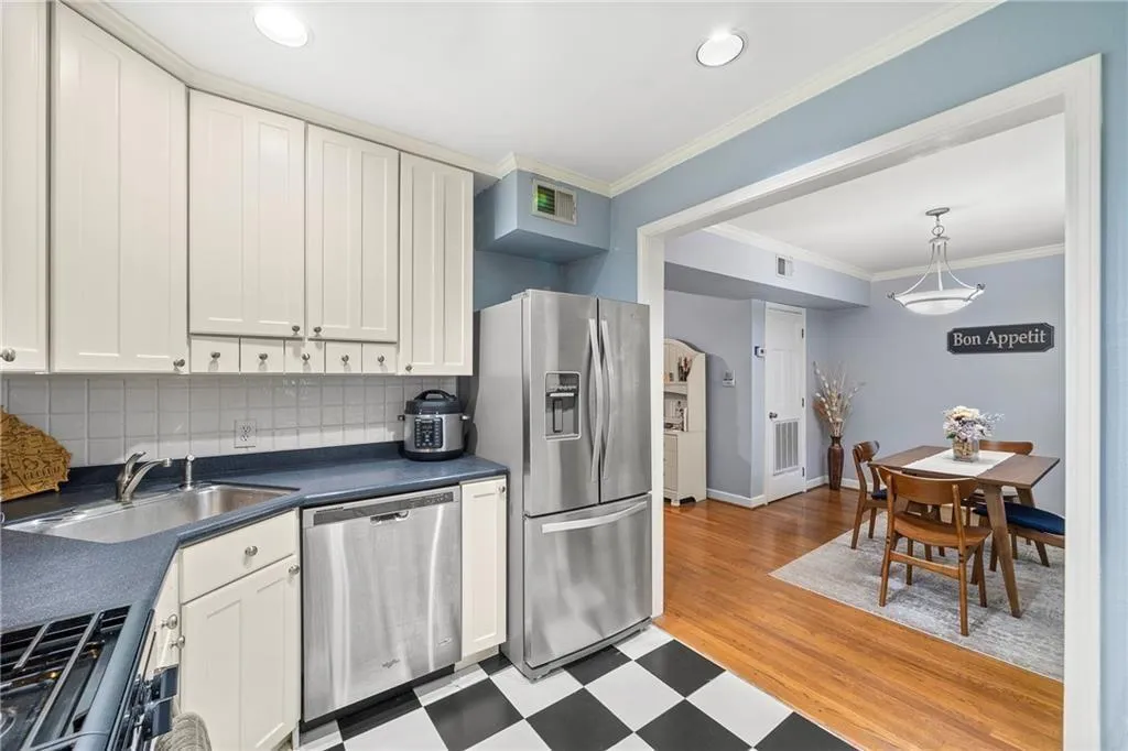 3660 Peachtree Road Ne Unit 6a, Atlanta, Georgia 30319, 2 Bedrooms Bedrooms, ,2 BathroomsBathrooms,Residential,For Sale,3660 Peachtree Road Ne Unit 6a,7649183