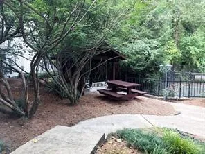 6824 Glenridge Drive Ne Unit E, Sandy Springs, Georgia 30328, 2 Bedrooms Bedrooms, ,2 BathroomsBathrooms,Residential,Sold,6824 Glenridge Drive Ne Unit E,6732000