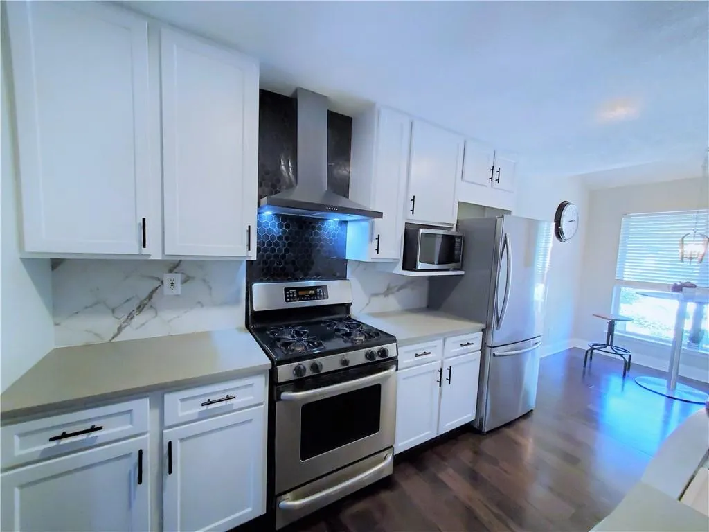 6824 Glenridge Drive Ne Unit E, Sandy Springs, Georgia 30328, 2 Bedrooms Bedrooms, ,2 BathroomsBathrooms,Residential,Sold,6824 Glenridge Drive Ne Unit E,6732000