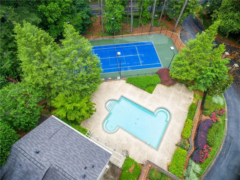 6824 Glenridge Drive Ne Unit E, Sandy Springs, Georgia 30328, 2 Bedrooms Bedrooms, ,2 BathroomsBathrooms,Residential,Sold,6824 Glenridge Drive Ne Unit E,6732000