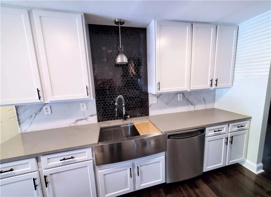 6824 Glenridge Drive Ne Unit E, Sandy Springs, Georgia 30328, 2 Bedrooms Bedrooms, ,2 BathroomsBathrooms,Residential,Sold,6824 Glenridge Drive Ne Unit E,6732000