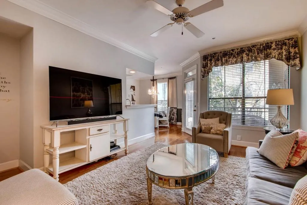 3777 Peachtree Road Ne Unit 1025, Brookhaven, Georgia 30319, 1 Bedroom Bedrooms, ,1 BathroomBathrooms,Residential,Sold,3777 Peachtree Road Ne Unit 1025,5992835