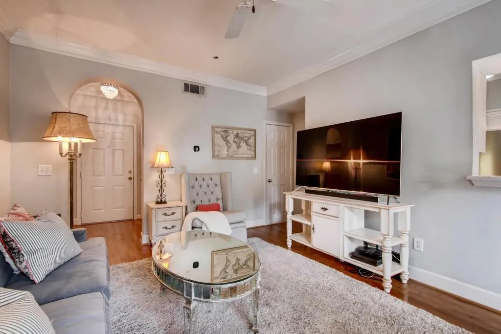 3777 Peachtree Road Ne Unit 1025, Brookhaven, Georgia 30319, 1 Bedroom Bedrooms, ,1 BathroomBathrooms,Residential,Sold,3777 Peachtree Road Ne Unit 1025,5992835
