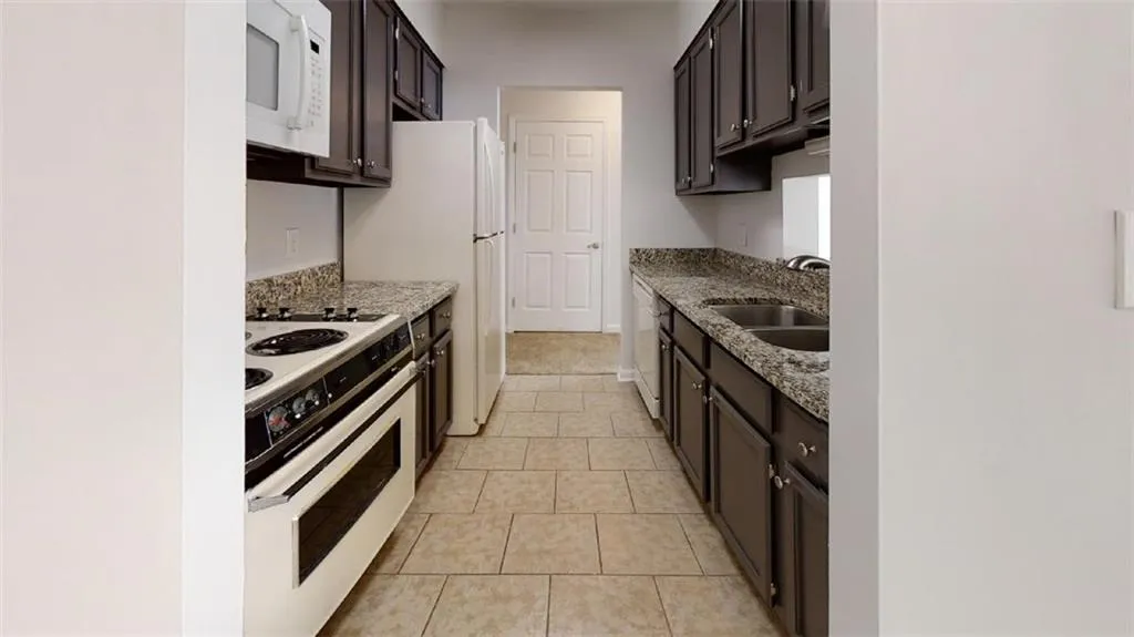 300 Johnson Ferry Road Ne Unit A209, Sandy Springs, Georgia 30328, 1 Bedroom Bedrooms, ,1 BathroomBathrooms,Residential,Sold,300 Johnson Ferry Road Ne Unit A209,6754497