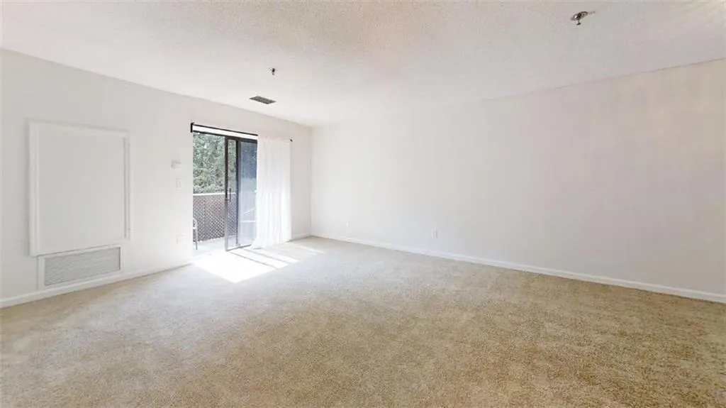 300 Johnson Ferry Road Ne Unit A209, Sandy Springs, Georgia 30328, 1 Bedroom Bedrooms, ,1 BathroomBathrooms,Residential,Sold,300 Johnson Ferry Road Ne Unit A209,6754497