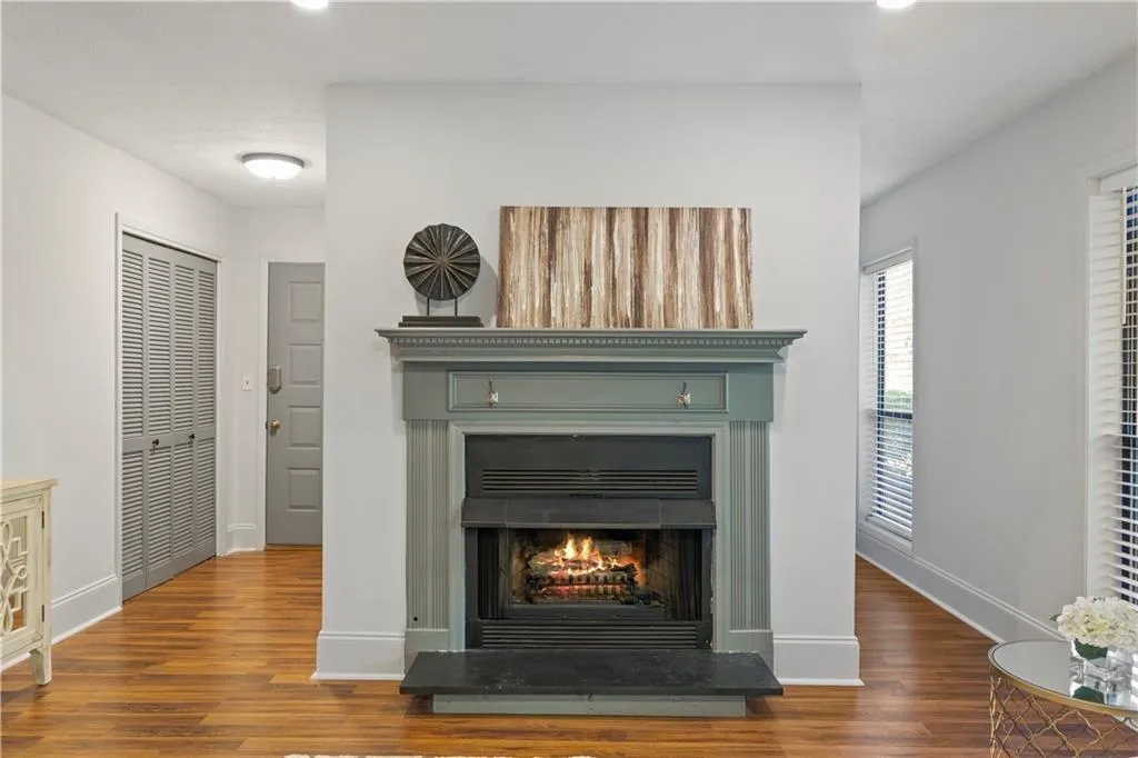 1205 Woodcliff Drive, Sandy Springs, Georgia 30350, 2 Bedrooms Bedrooms, ,2 BathroomsBathrooms,Residential,Sold,1205 Woodcliff Drive,6832494