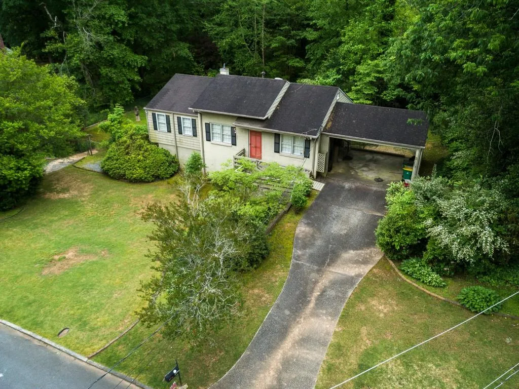 425 Old Creek Road, Atlanta, Georgia 30342, 3 Bedrooms Bedrooms, ,2 BathroomsBathrooms,Residential,Sold,425 Old Creek Road,7215420