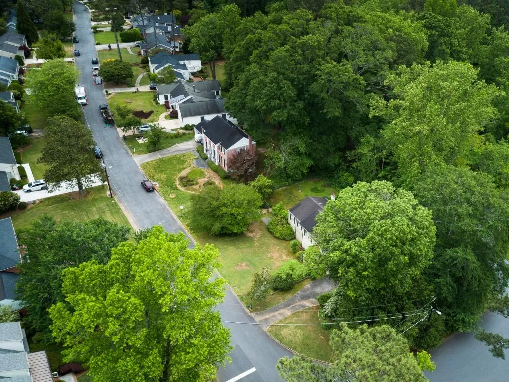 425 Old Creek Road, Atlanta, Georgia 30342, 3 Bedrooms Bedrooms, ,2 BathroomsBathrooms,Residential,Sold,425 Old Creek Road,7215420