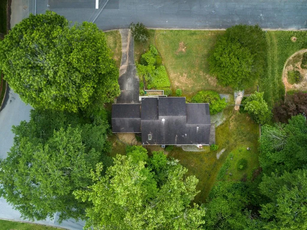 425 Old Creek Road, Atlanta, Georgia 30342, 3 Bedrooms Bedrooms, ,2 BathroomsBathrooms,Residential,Sold,425 Old Creek Road,7215420
