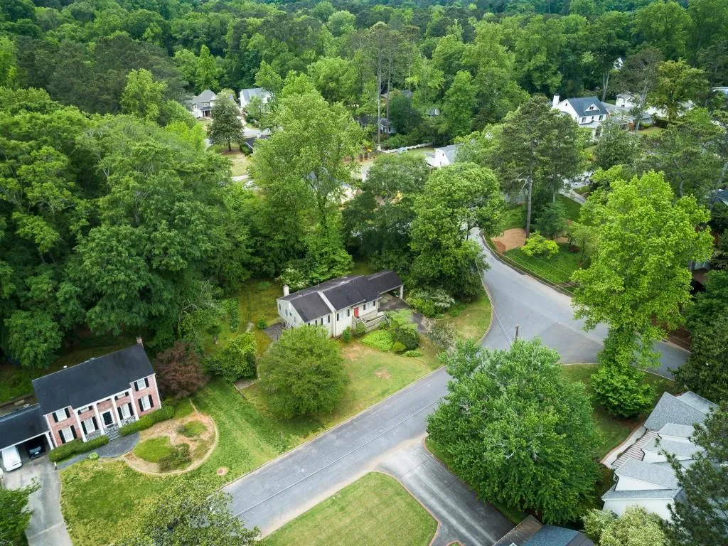 425 Old Creek Road, Atlanta, Georgia 30342, 3 Bedrooms Bedrooms, ,2 BathroomsBathrooms,Residential,Sold,425 Old Creek Road,7215420