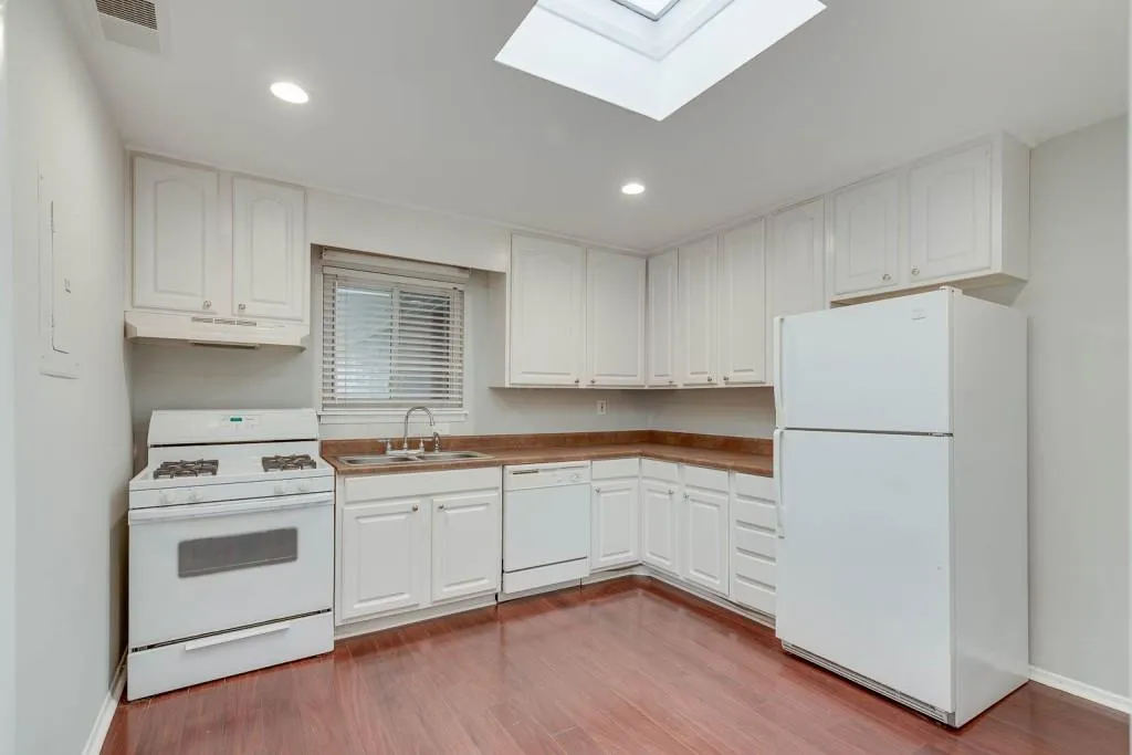 346 Carpenter Drive Unit 75, Sandy Springs, Georgia 30328, 2 Bedrooms Bedrooms, ,2 BathroomsBathrooms,Residential,Sold,346 Carpenter Drive Unit 75,6981656