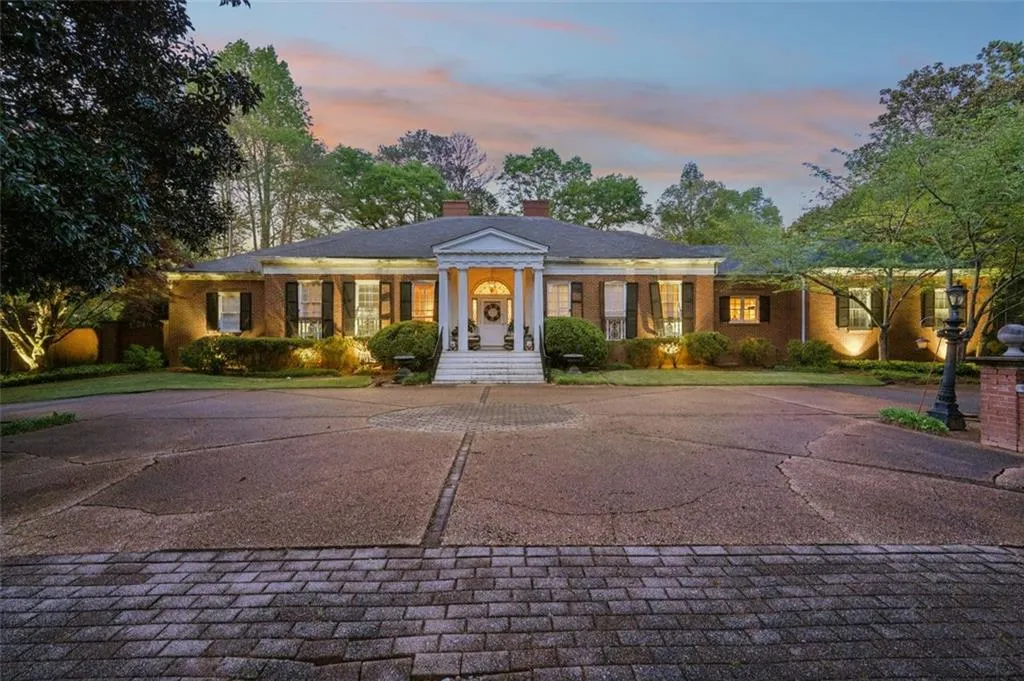 289 W Paces Ferry Road Nw, Atlanta, Georgia 30305, 4 Bedrooms Bedrooms, ,6 BathroomsBathrooms,Residential,Sold,289 W Paces Ferry Road Nw,7564074
