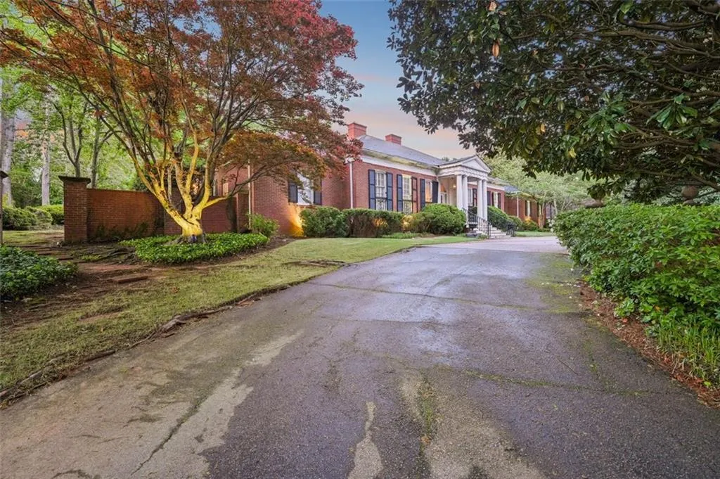 289 W Paces Ferry Road Nw, Atlanta, Georgia 30305, 4 Bedrooms Bedrooms, ,6 BathroomsBathrooms,Residential,Sold,289 W Paces Ferry Road Nw,7564074