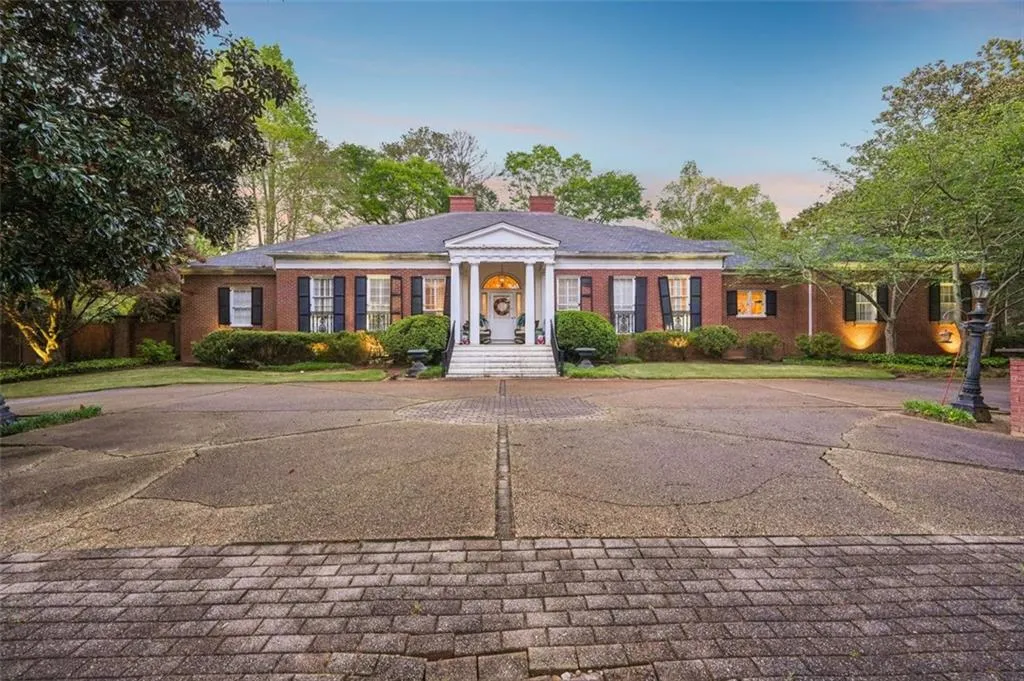 289 W Paces Ferry Road Nw, Atlanta, Georgia 30305, 4 Bedrooms Bedrooms, ,6 BathroomsBathrooms,Residential,Sold,289 W Paces Ferry Road Nw,7564074