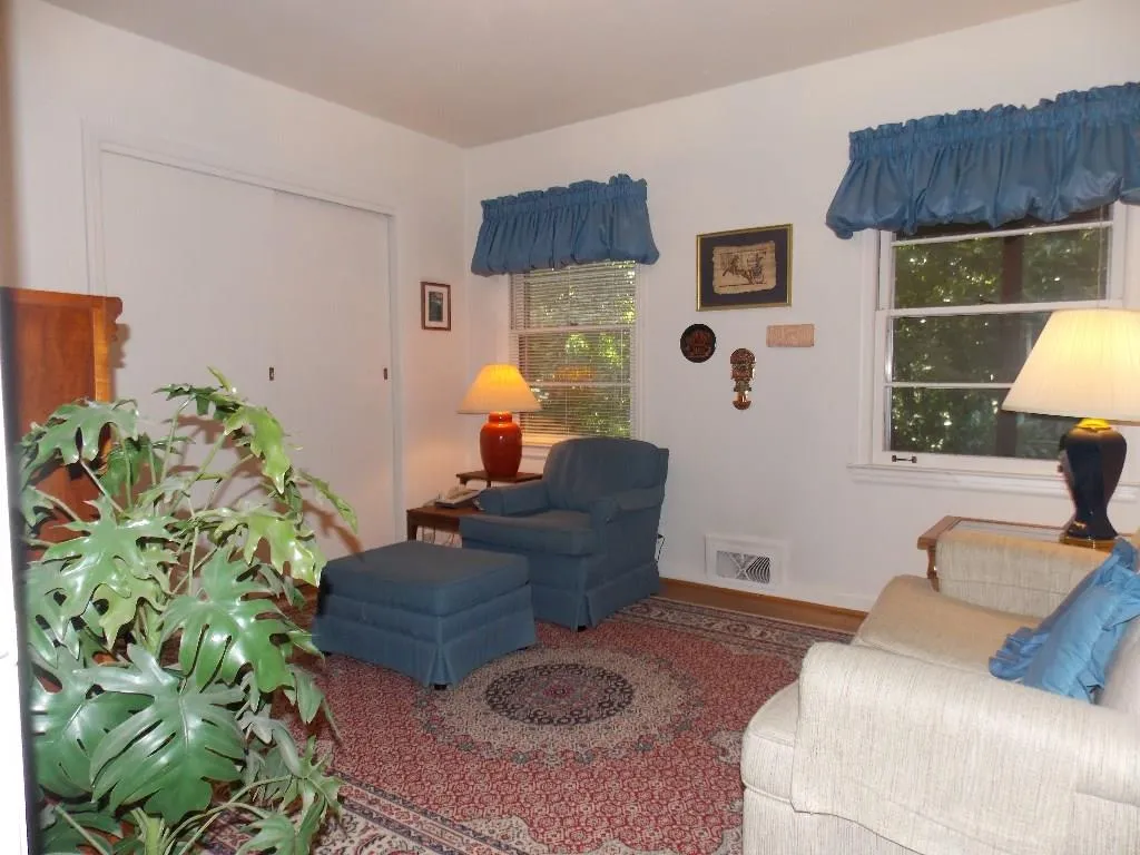 5920 E Hilderbrand Drive, Atlanta, Georgia 30328, 3 Bedrooms Bedrooms, ,2 BathroomsBathrooms,Residential,Sold,5920 E Hilderbrand Drive,5539225