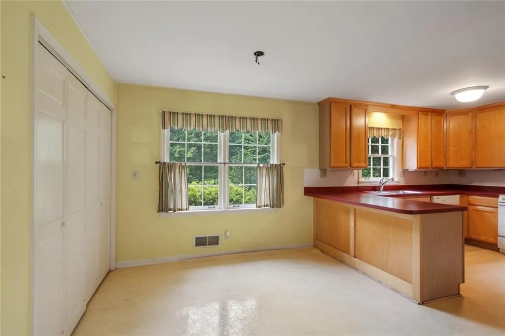 234 Devonwood Drive, Sandy Springs, Georgia 30328, 4 Bedrooms Bedrooms, ,2 BathroomsBathrooms,Residential,Sold,234 Devonwood Drive,6943995