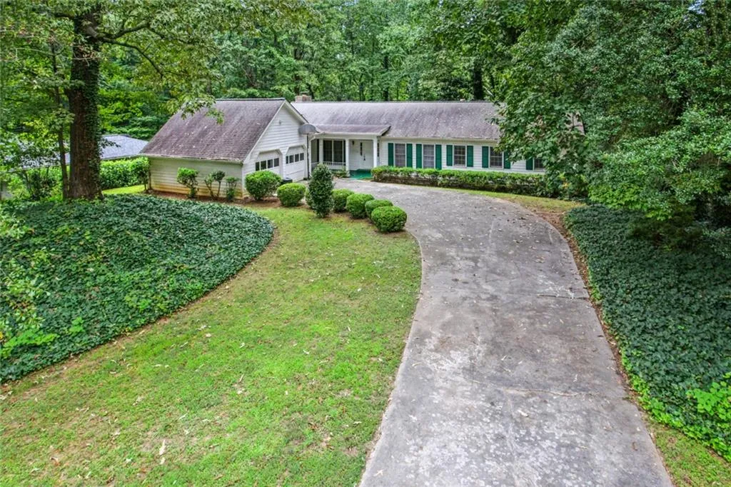 234 Devonwood Drive, Sandy Springs, Georgia 30328, 4 Bedrooms Bedrooms, ,2 BathroomsBathrooms,Residential,Sold,234 Devonwood Drive,6943995