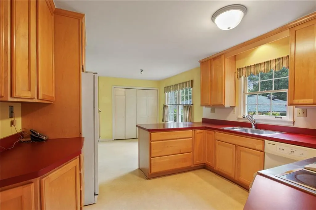 234 Devonwood Drive, Sandy Springs, Georgia 30328, 4 Bedrooms Bedrooms, ,2 BathroomsBathrooms,Residential,Sold,234 Devonwood Drive,6943995