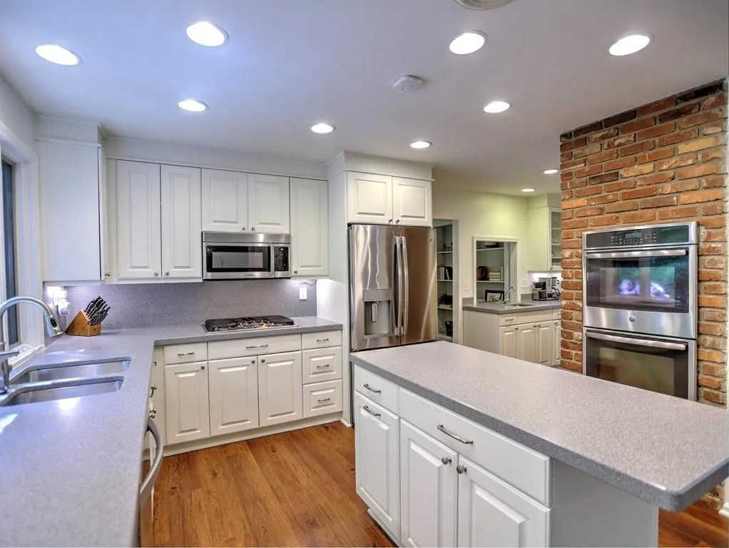 520 N Harbor Drive, Atlanta, Georgia 30328, 5 Bedrooms Bedrooms, ,3 BathroomsBathrooms,Residential,Sold,520 N Harbor Drive,6572893