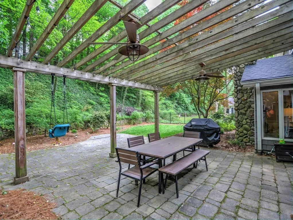 520 N Harbor Drive, Atlanta, Georgia 30328, 5 Bedrooms Bedrooms, ,3 BathroomsBathrooms,Residential,Sold,520 N Harbor Drive,6572893