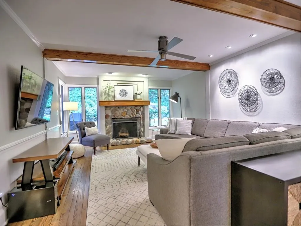 520 N Harbor Drive, Atlanta, Georgia 30328, 5 Bedrooms Bedrooms, ,3 BathroomsBathrooms,Residential,Sold,520 N Harbor Drive,6572893