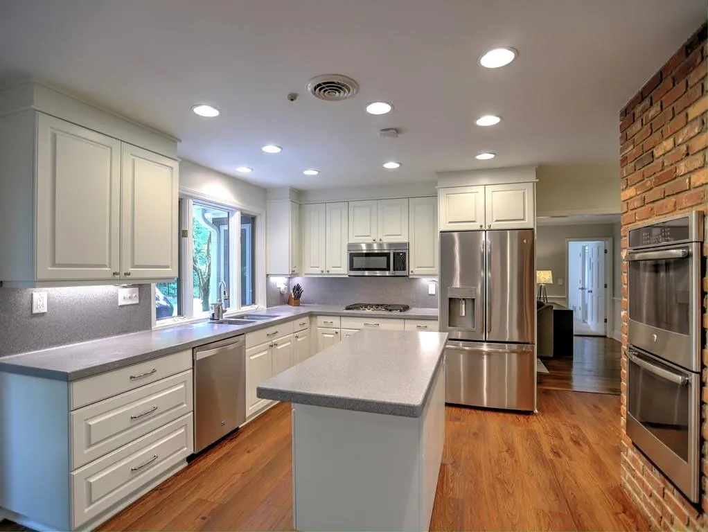 520 N Harbor Drive, Atlanta, Georgia 30328, 5 Bedrooms Bedrooms, ,3 BathroomsBathrooms,Residential,Sold,520 N Harbor Drive,6572893