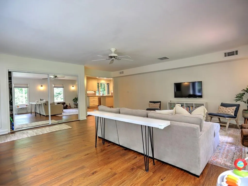 520 N Harbor Drive, Atlanta, Georgia 30328, 5 Bedrooms Bedrooms, ,3 BathroomsBathrooms,Residential,Sold,520 N Harbor Drive,6572893
