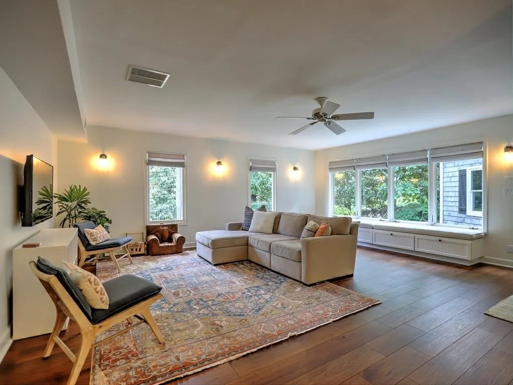 520 N Harbor Drive, Atlanta, Georgia 30328, 5 Bedrooms Bedrooms, ,3 BathroomsBathrooms,Residential,Sold,520 N Harbor Drive,6572893