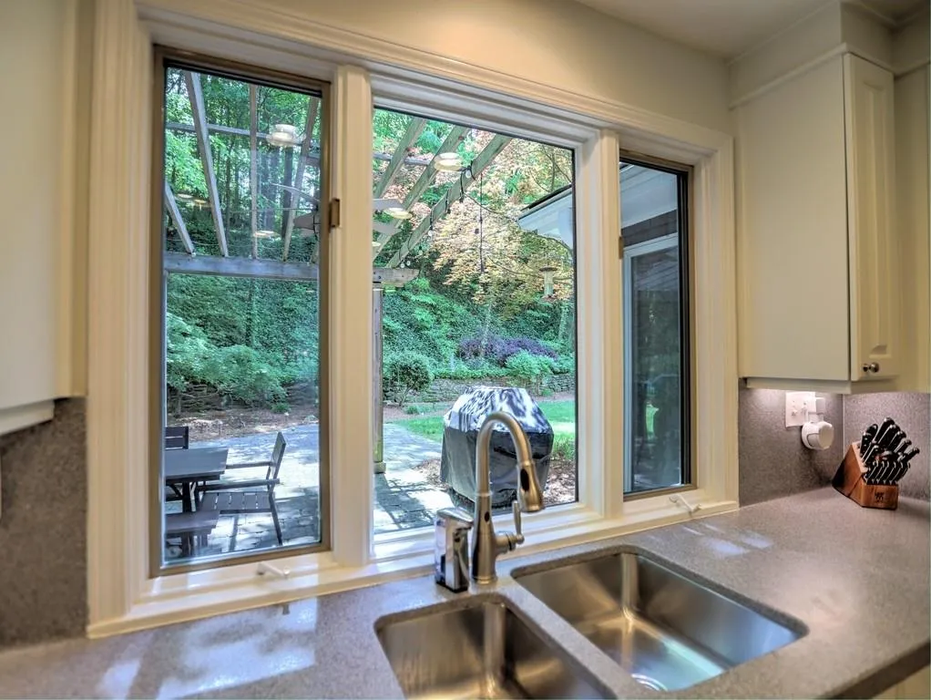 520 N Harbor Drive, Atlanta, Georgia 30328, 5 Bedrooms Bedrooms, ,3 BathroomsBathrooms,Residential,Sold,520 N Harbor Drive,6572893