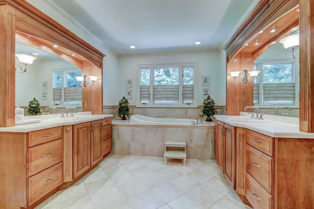6145 River Chase Circle, Sandy Springs, Georgia 30328, 4 Bedrooms Bedrooms, ,3 BathroomsBathrooms,Residential,Sold,6145 River Chase Circle,6120783