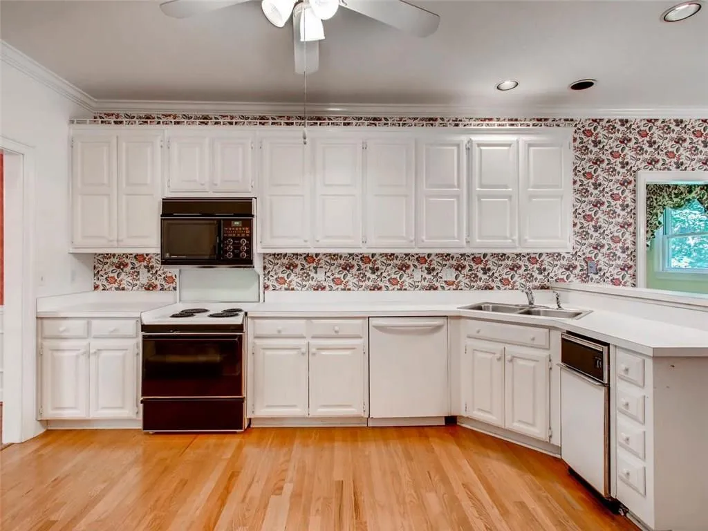 7155 Roswell Road Unit 25, Atlanta, Georgia 30328, 4 Bedrooms Bedrooms, ,3 BathroomsBathrooms,Residential,Sold,7155 Roswell Road Unit 25,5999544