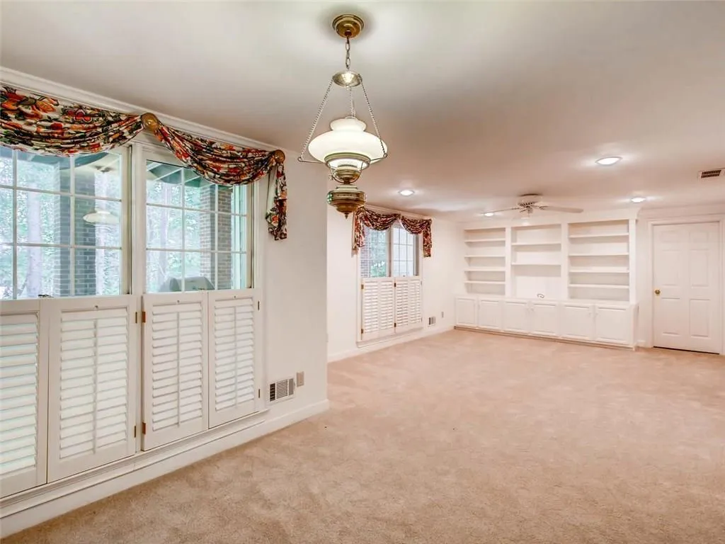 7155 Roswell Road Unit 25, Atlanta, Georgia 30328, 4 Bedrooms Bedrooms, ,3 BathroomsBathrooms,Residential,Sold,7155 Roswell Road Unit 25,5999544