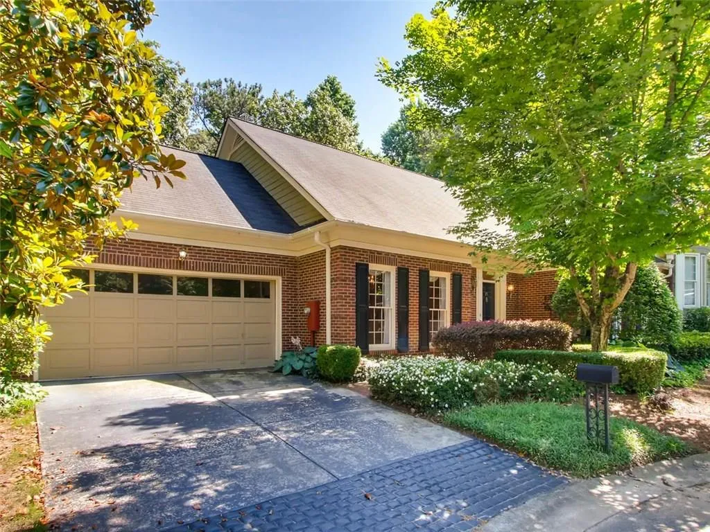 7155 Roswell Road Unit 25, Atlanta, Georgia 30328, 4 Bedrooms Bedrooms, ,3 BathroomsBathrooms,Residential,Sold,7155 Roswell Road Unit 25,5999544