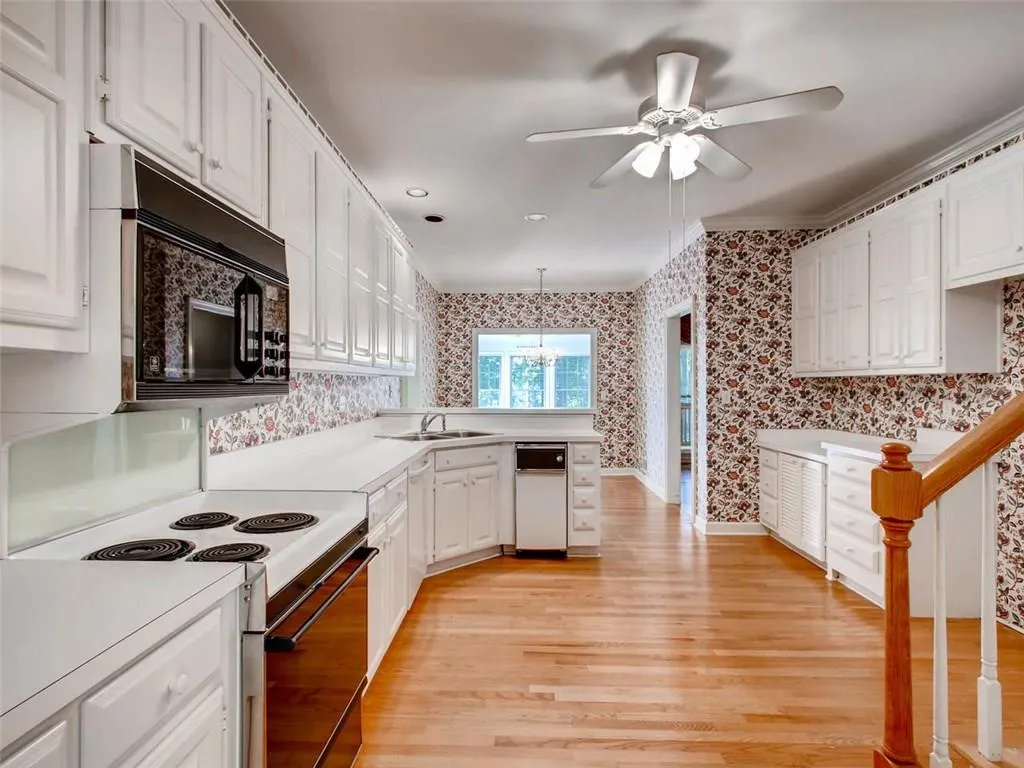 7155 Roswell Road Unit 25, Atlanta, Georgia 30328, 4 Bedrooms Bedrooms, ,3 BathroomsBathrooms,Residential,Sold,7155 Roswell Road Unit 25,5999544