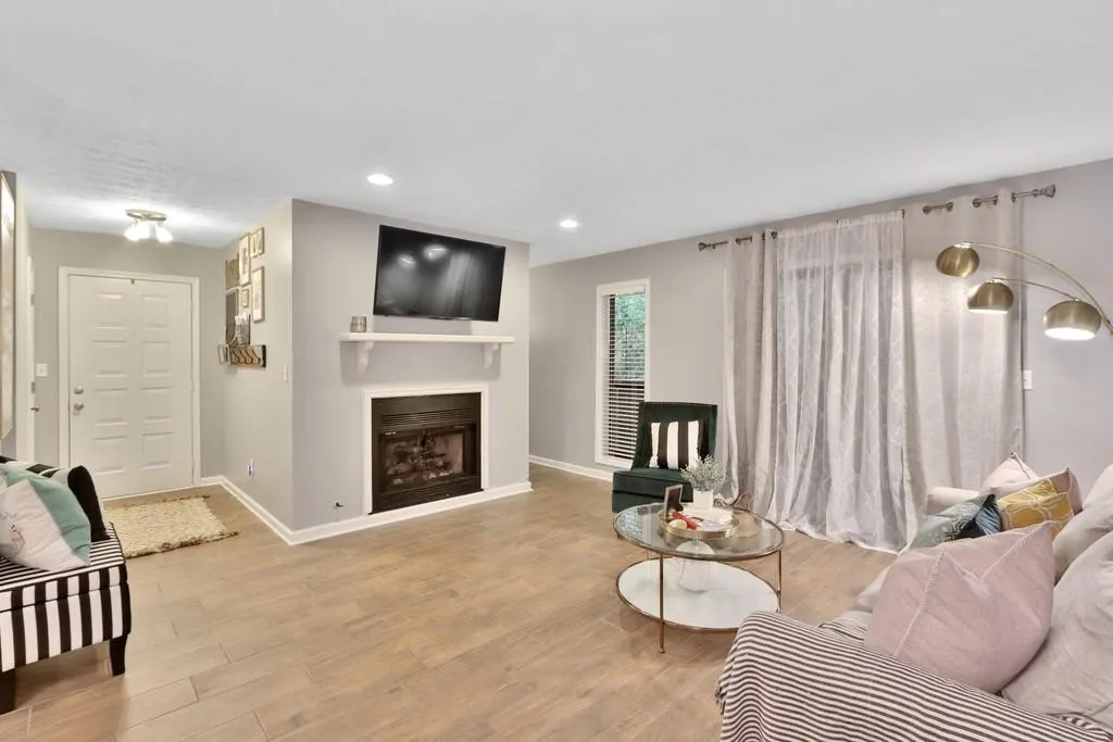 705 Woodcliff Drive, Atlanta, Georgia 30350, 1 Bedroom Bedrooms, ,1 BathroomBathrooms,Residential,Sold,705 Woodcliff Drive,6795522