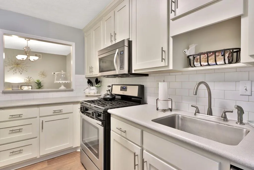 705 Woodcliff Drive, Atlanta, Georgia 30350, 1 Bedroom Bedrooms, ,1 BathroomBathrooms,Residential,Sold,705 Woodcliff Drive,6795522