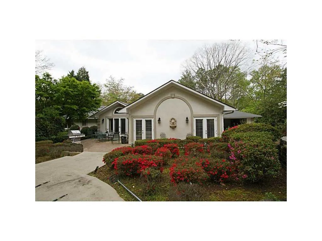 5860 Riverwood Drive, Sandy Springs, Georgia 30328, 6 Bedrooms Bedrooms, ,4 BathroomsBathrooms,Residential,Sold,5860 Riverwood Drive,5743786